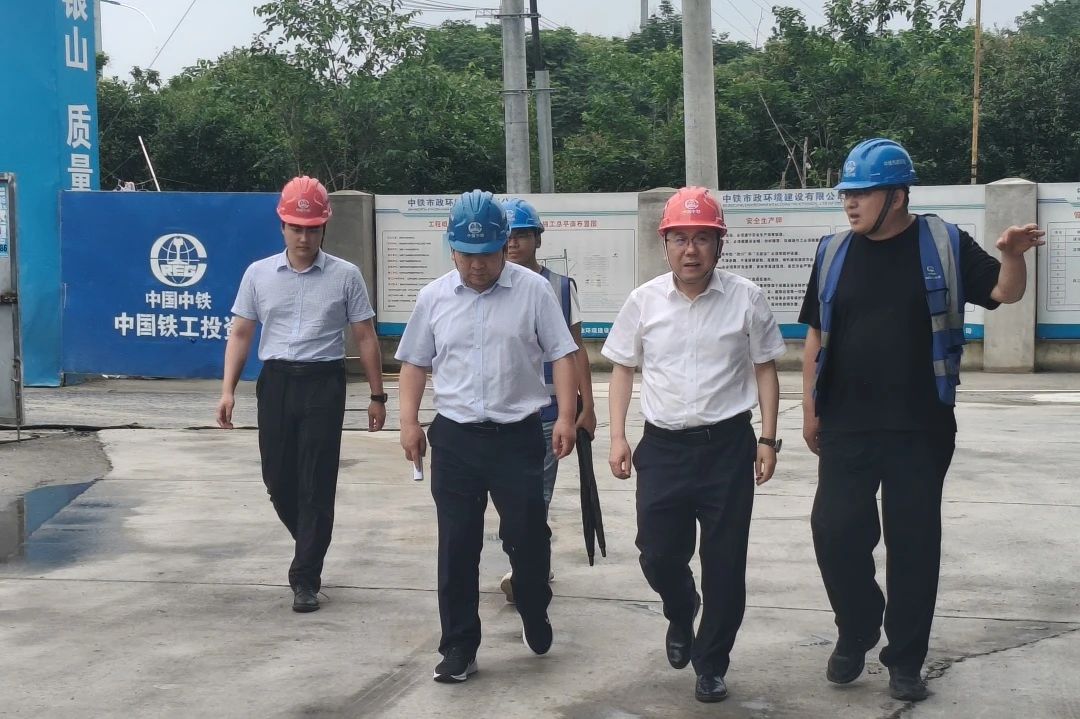 1752482616161278.jpg 公司黨委書記、董事長李明華到合肥智能中央廚房項目檢查指導(dǎo)工作.jpg