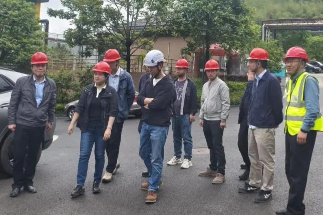 1752562870476238.jpg 福建海峽環(huán)保集團(tuán)股份有限公司黨委書(shū)記、董事長(zhǎng)徐婷一行到紅廟嶺項(xiàng)目檢查指導(dǎo)工作.jpg